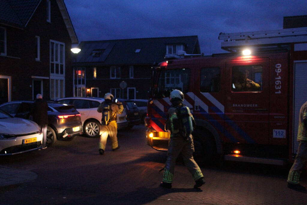 Brandweer verricht metingen naar vreemde lucht