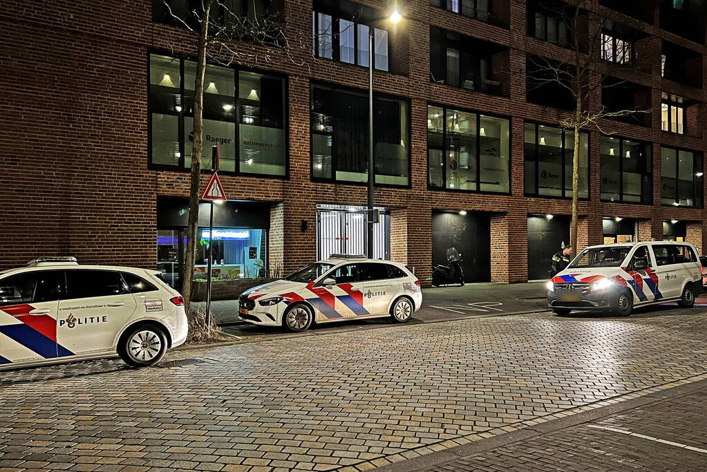 Twee personen plegen gewapende woningoverval op IJburg