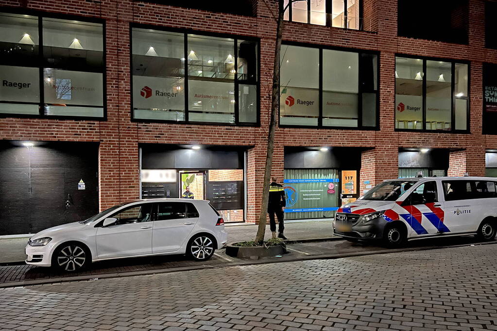 Twee personen plegen gewapende woningoverval op IJburg