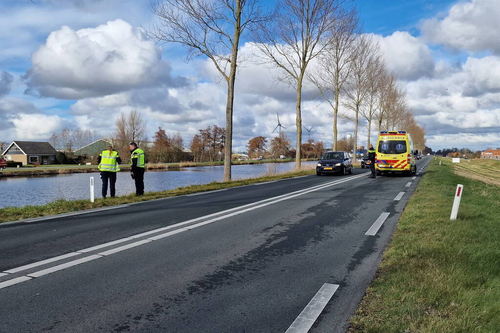 Auto eindigt kopje onder