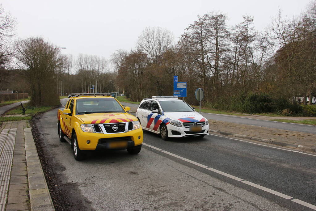 Motorrijder komt ten val, weg tijdelijk afgesloten