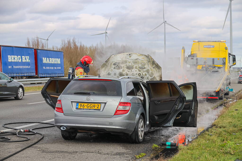 Mercedes verwoest door brand