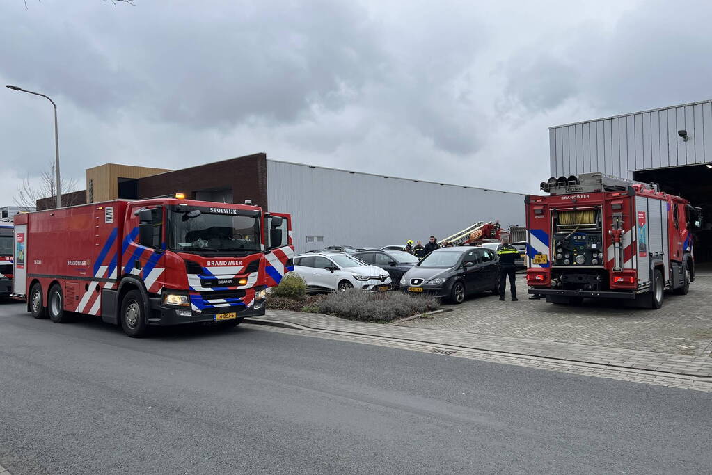Vogelnest in lichtkoepel vliegt in brand