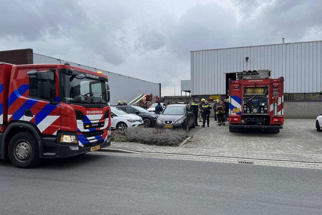 Vogelnest in lichtkoepel vliegt in brand
