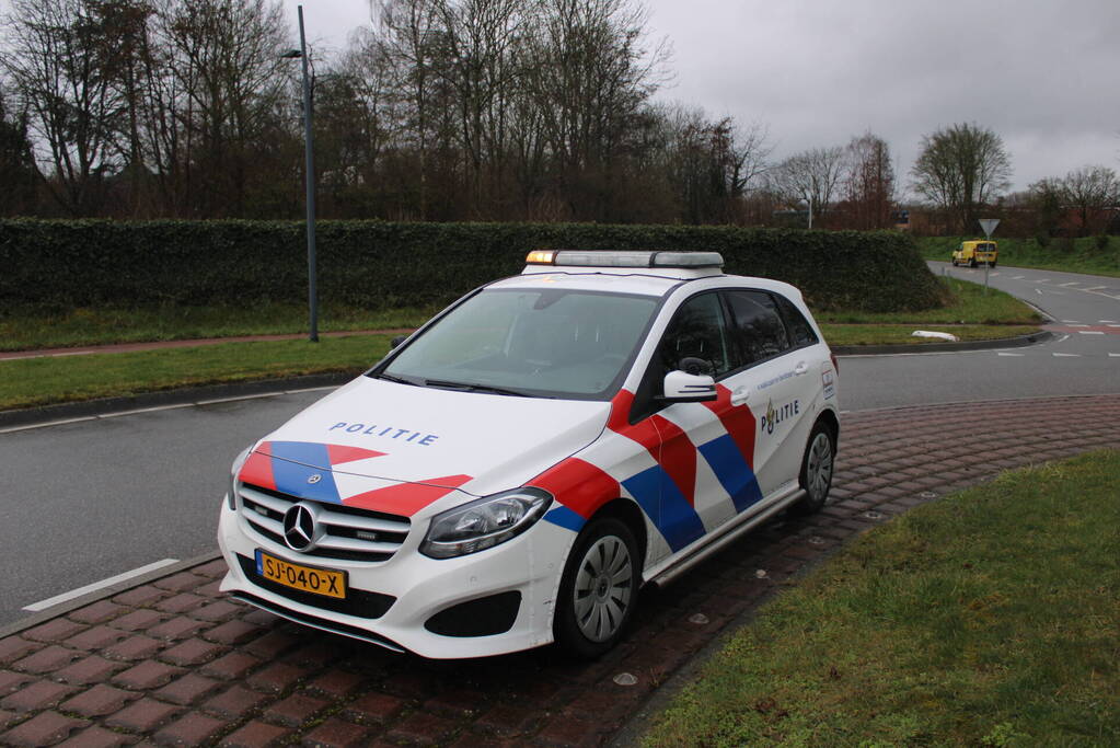 Overstekende fietsster gewond bij aanrijding op rotonde