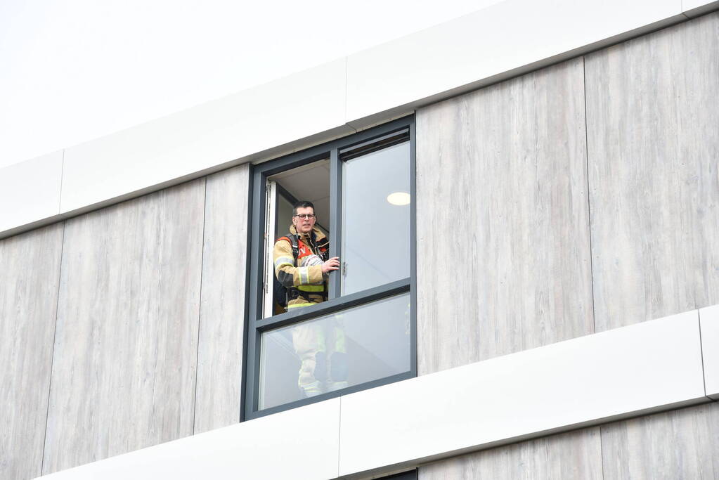 Pan op kooktoestel zet woning vol rook