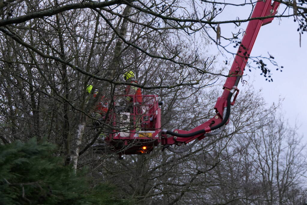 Brandweer controleert schoorsteen vanwege mogelijke brand