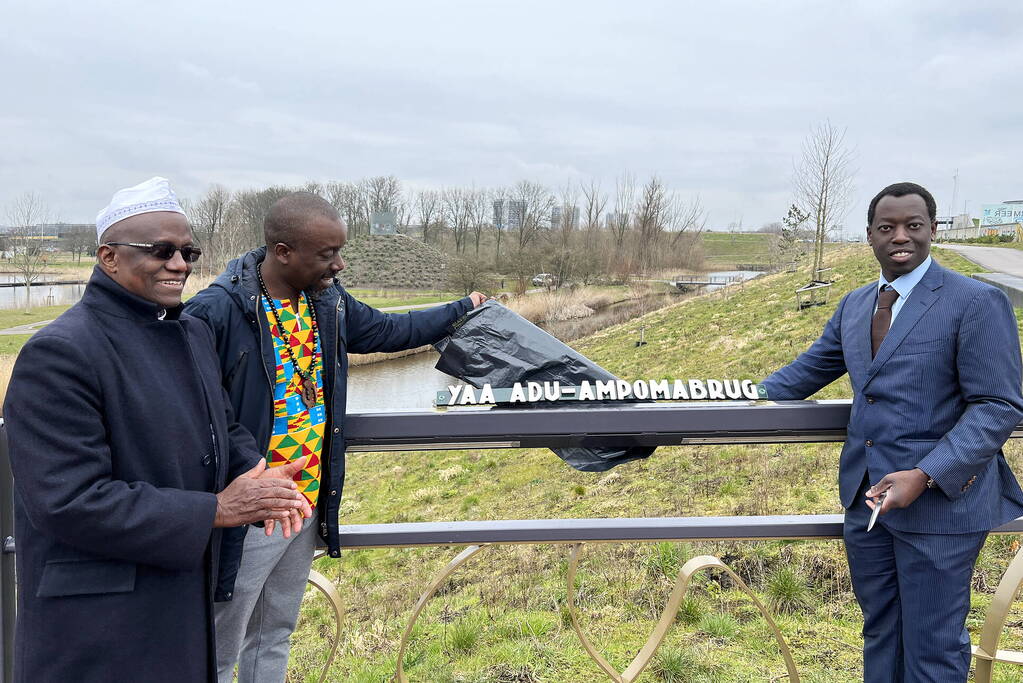 Onthulling Yaa Adu-Ampomabrug