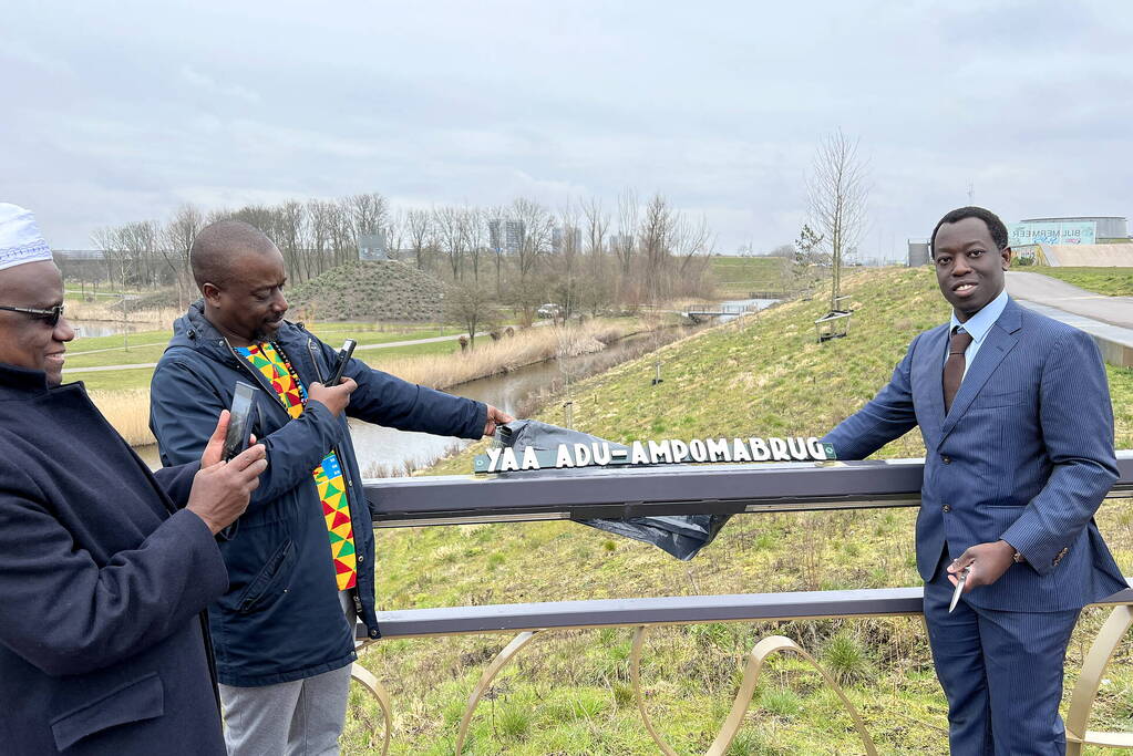 Onthulling Yaa Adu-Ampomabrug