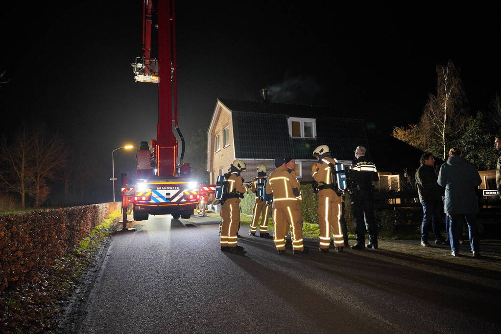 Brand in schoorsteen van woning