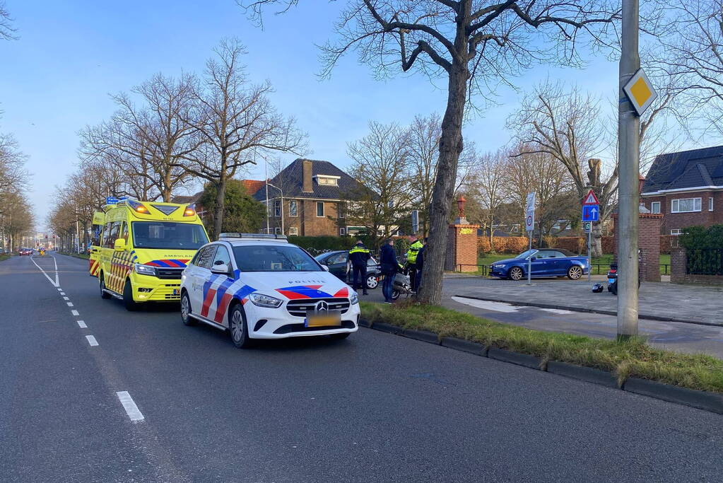 Scooterrijdster aangereden door automobilist