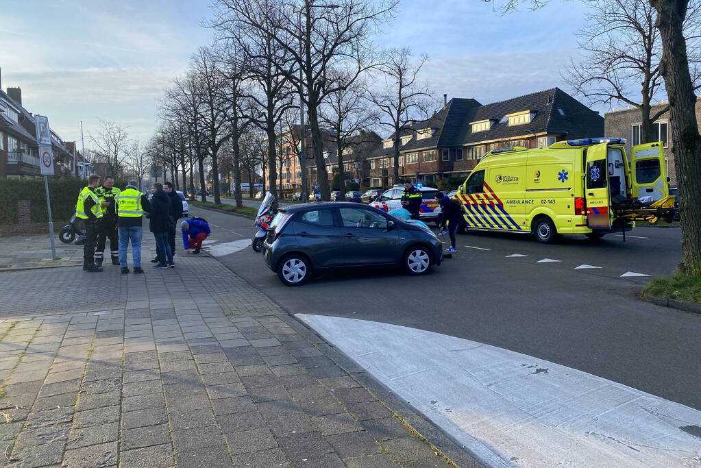 Scooterrijdster aangereden door automobilist