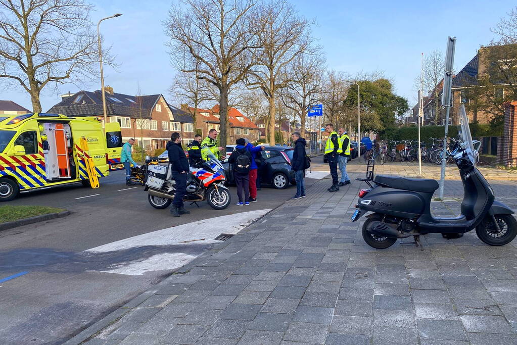 Scooterrijdster aangereden door automobilist