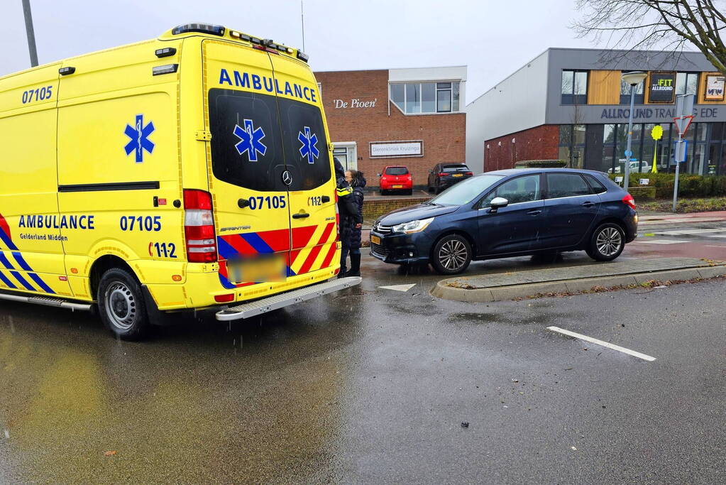 Flink bezorger aangereden door automobilist