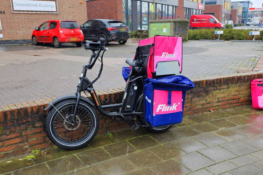 Flink bezorger aangereden door automobilist