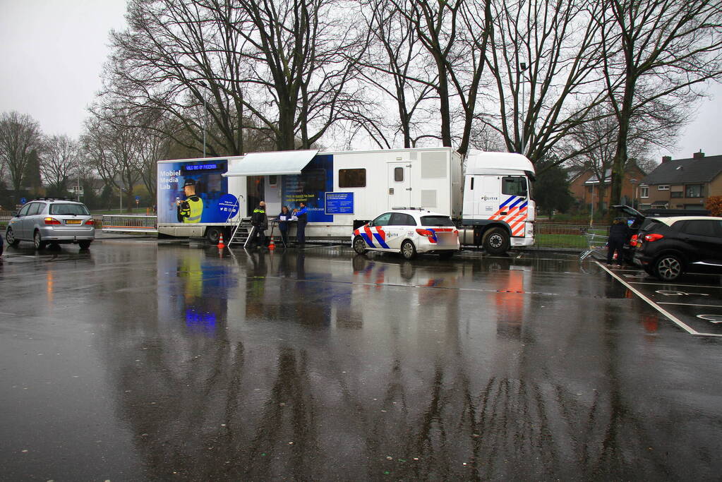 Mobiel Media Lab op parkeerterrein Lidl