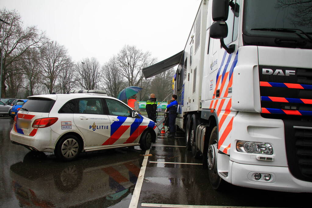 Mobiel Media Lab op parkeerterrein Lidl
