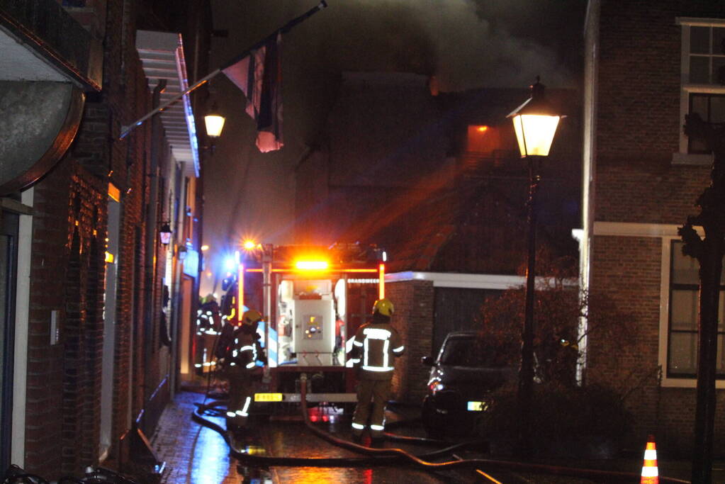 Ontruiming in centrum wegens grote woningbrand
