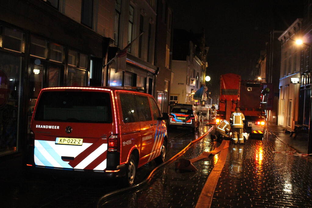 Ontruiming in centrum wegens grote woningbrand