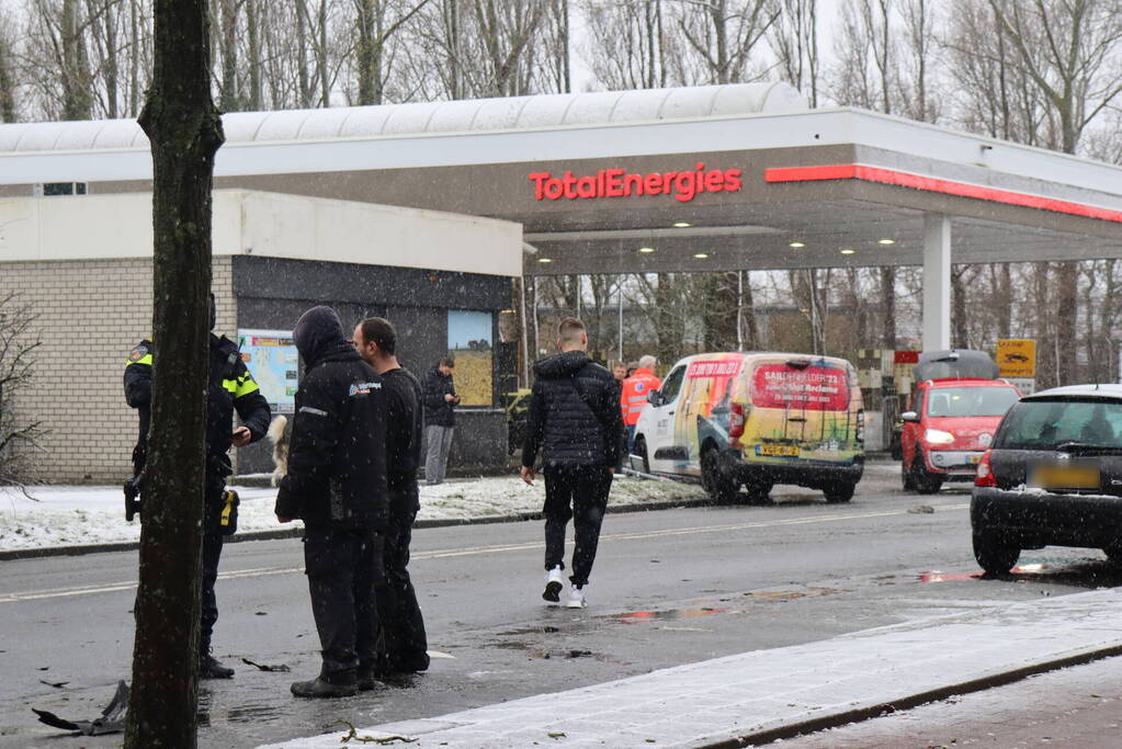 Forse schade en wiel afgebroken na botsing