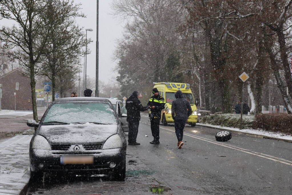 Forse schade en wiel afgebroken na botsing
