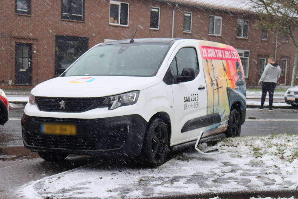 Forse schade en wiel afgebroken na botsing