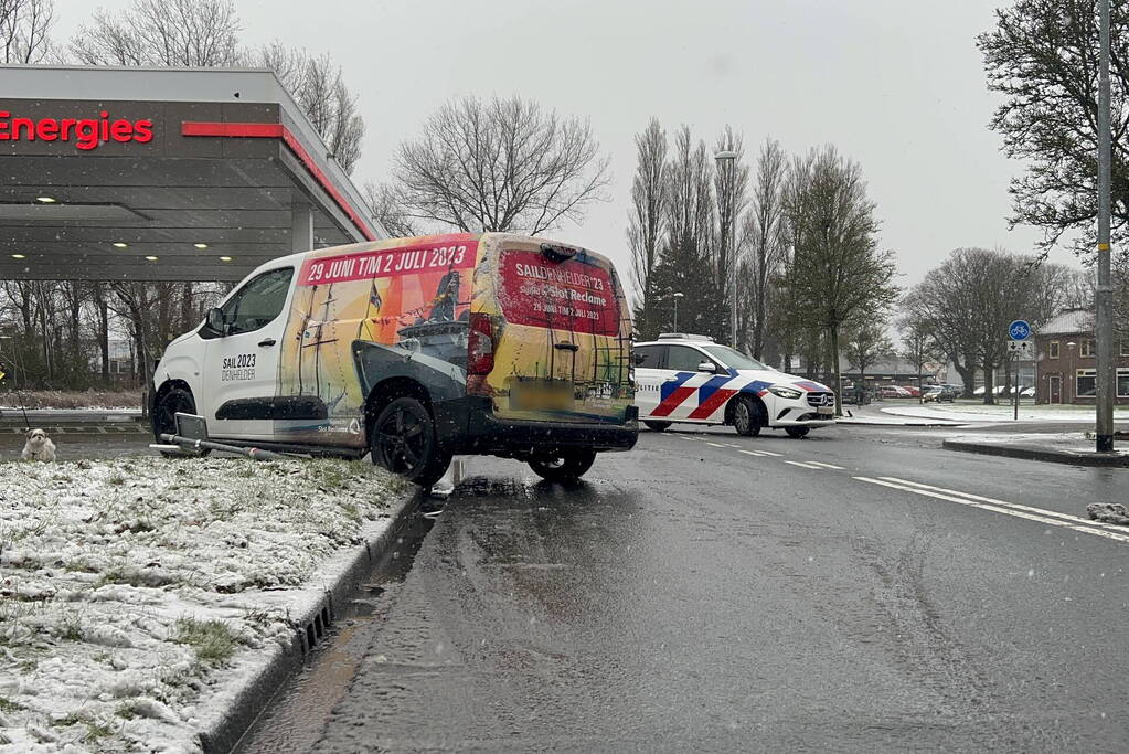 Forse schade en wiel afgebroken na botsing