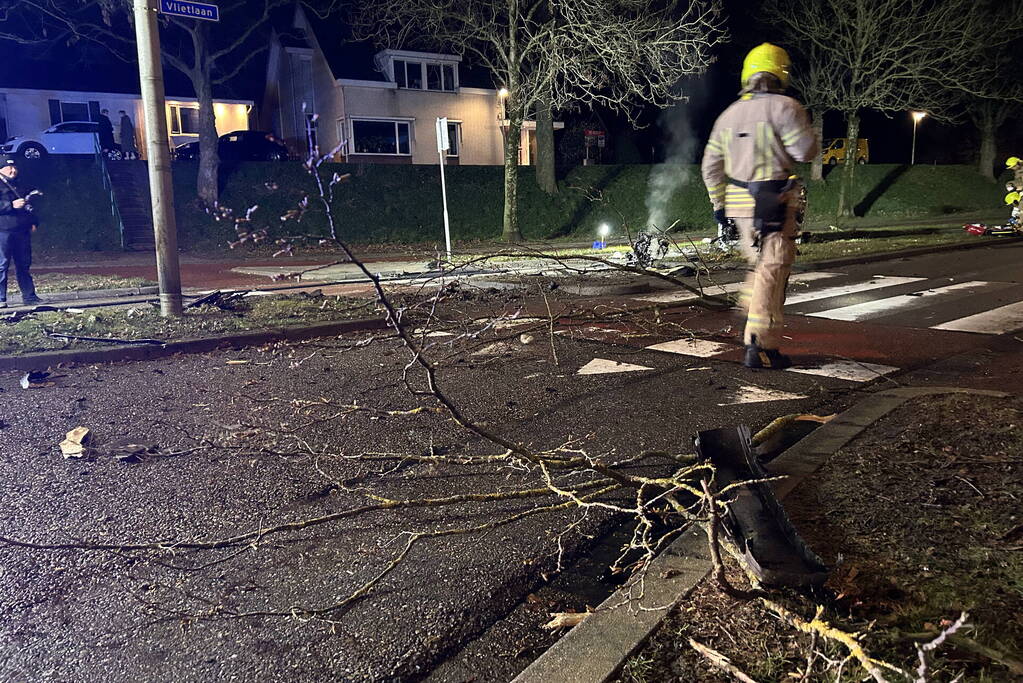 Auto belandt op de kop bij ongeval