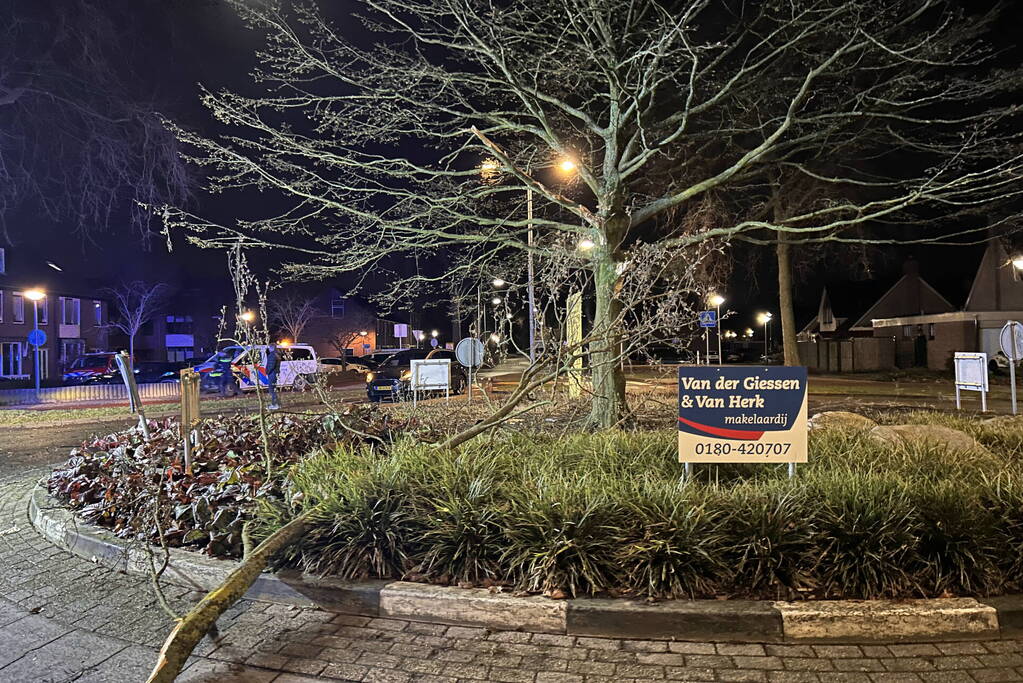 Auto belandt op de kop bij ongeval