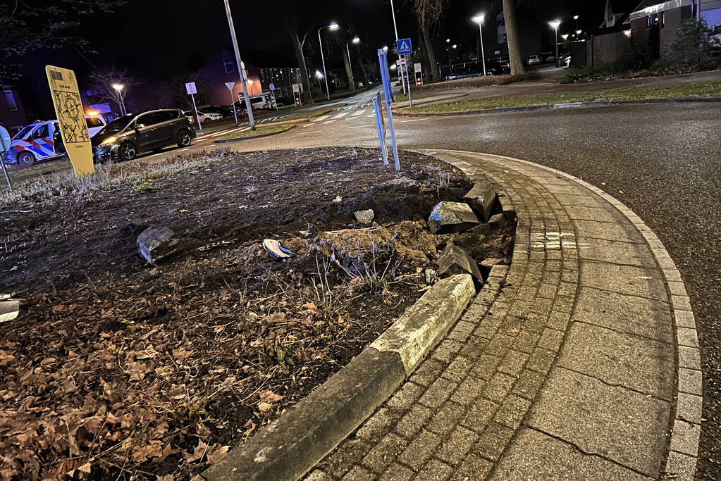 Auto belandt op de kop bij ongeval