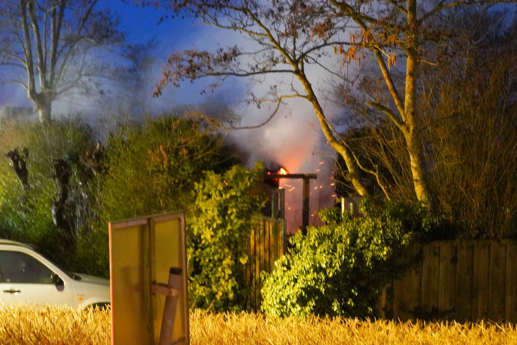 Schuur verwoest door uitslaande brand
