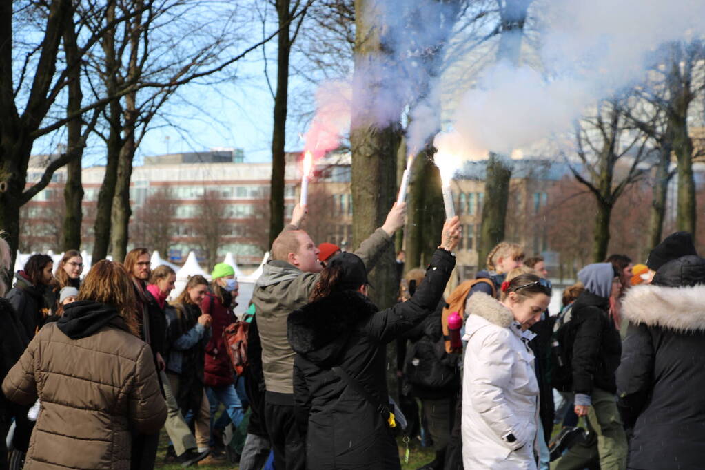 ME veegt A12 met actievoerders leeg