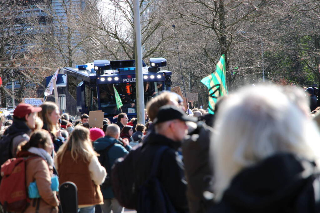 ME veegt A12 met actievoerders leeg