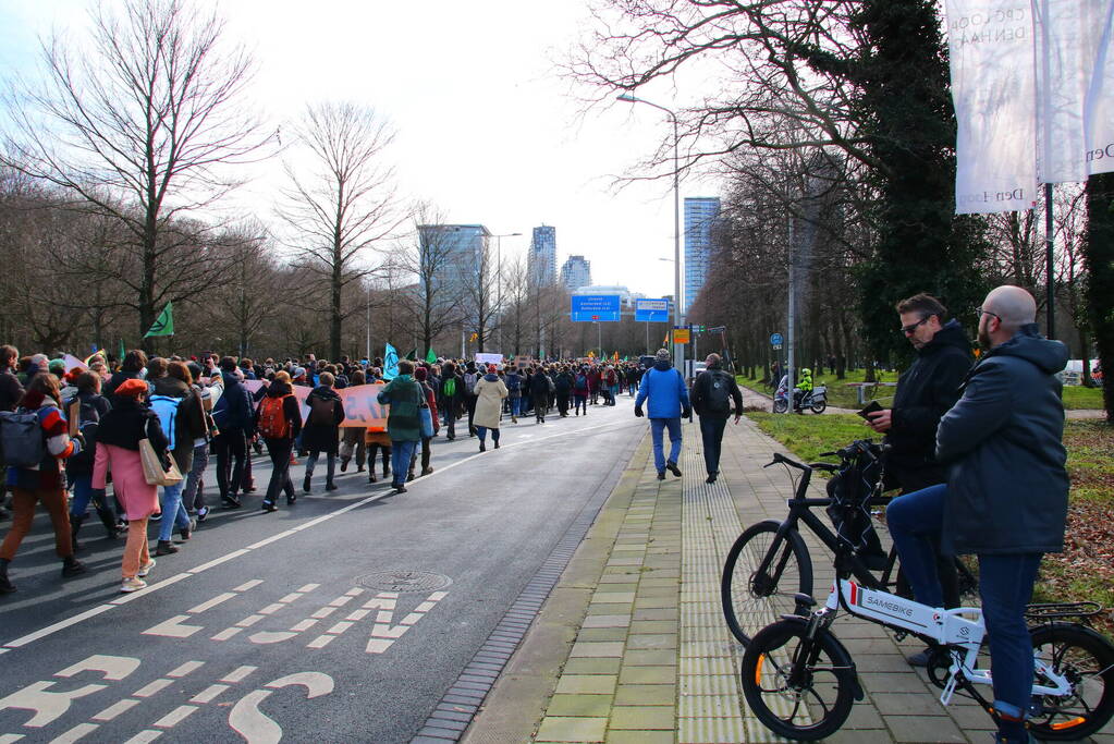 ME veegt A12 met actievoerders leeg