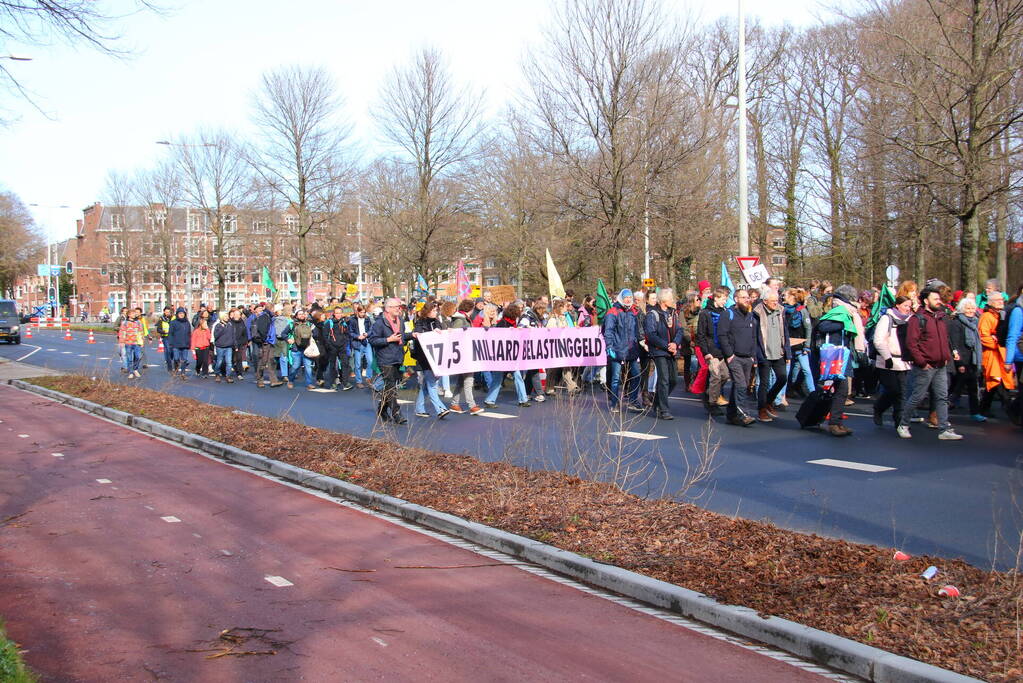 ME veegt A12 met actievoerders leeg