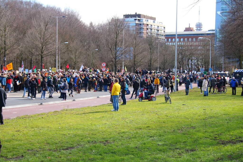 ME veegt A12 met actievoerders leeg