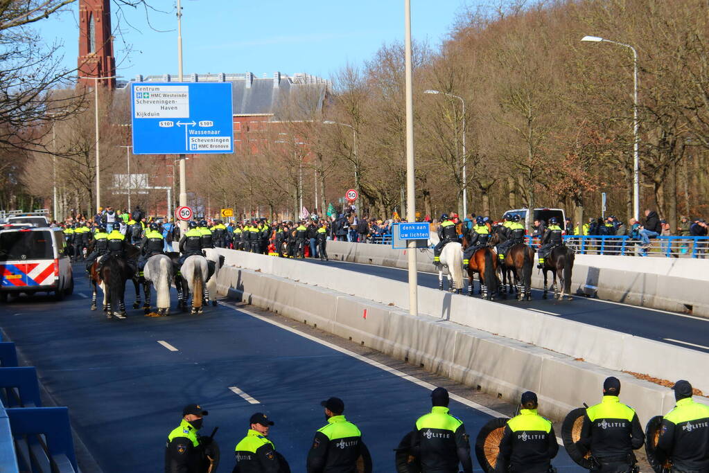 ME veegt A12 met actievoerders leeg