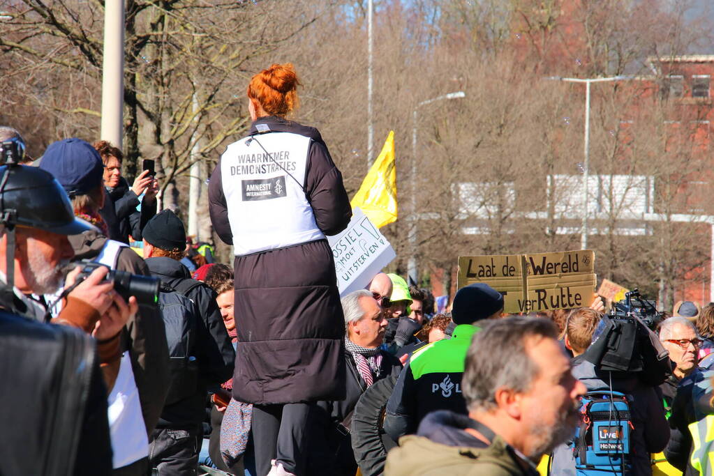 ME veegt A12 met actievoerders leeg