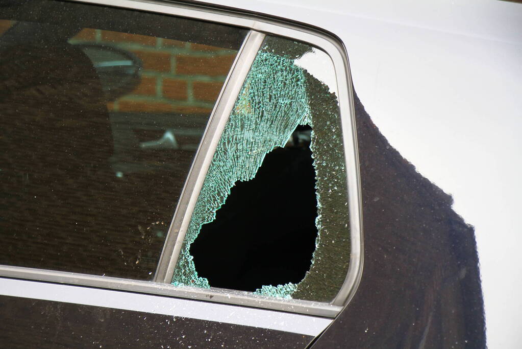 Aanhoudingen na vernielingen en inbraken auto's