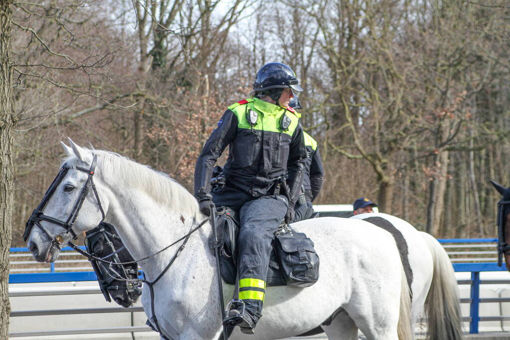 Duizenden demonstranten op snelweg A12
