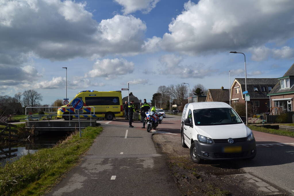 Fietser geschept door bestelbus