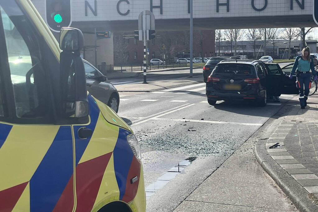 Aanrijding tussen twee personenauto's