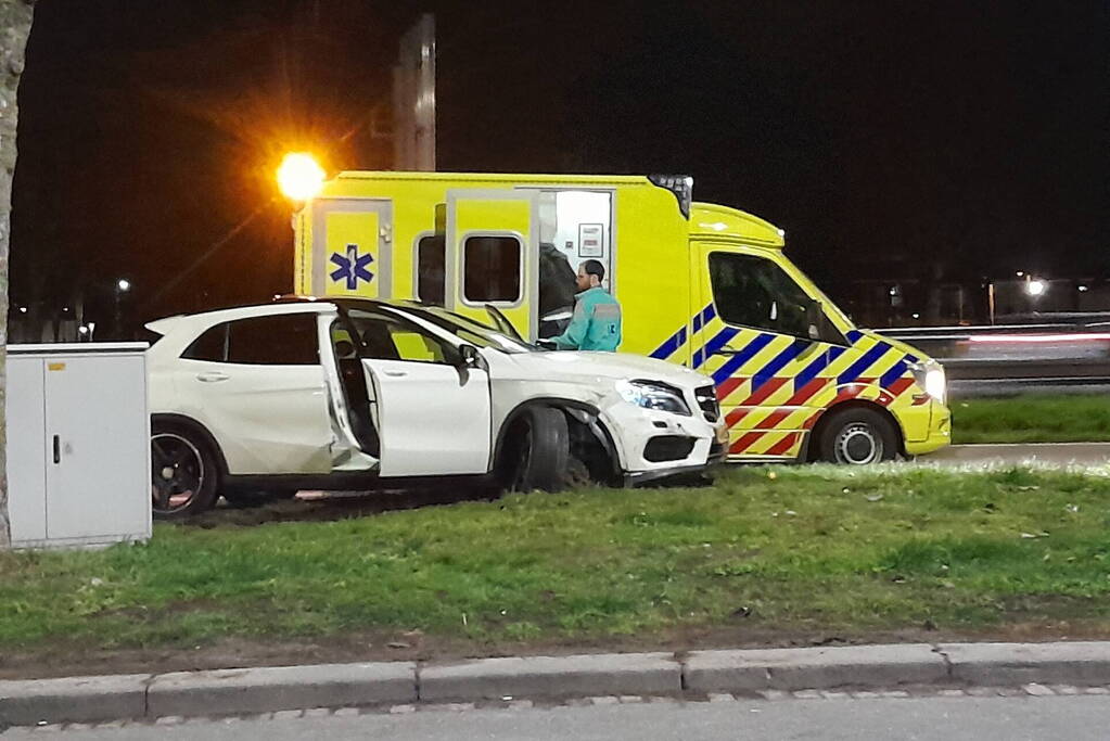 Twee voertuigen in botsing op afrit van snelweg