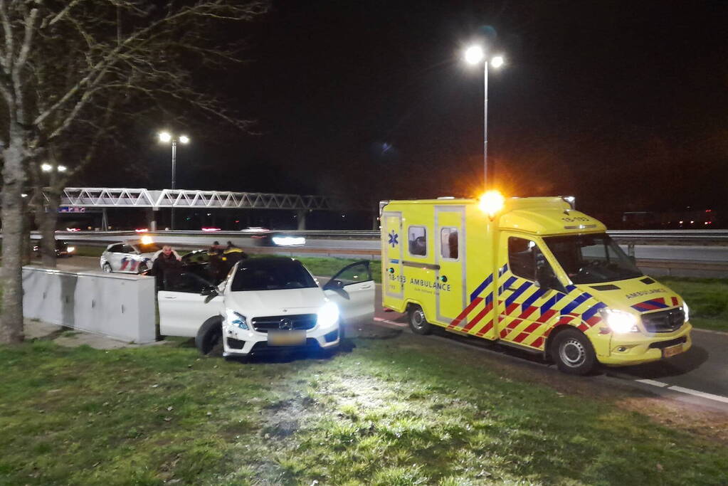 Twee voertuigen in botsing op afrit van snelweg