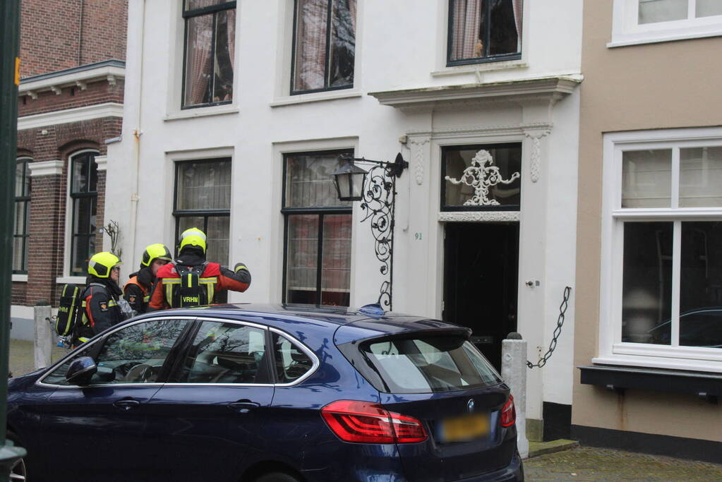 Brandweer verricht metingen na gaslucht