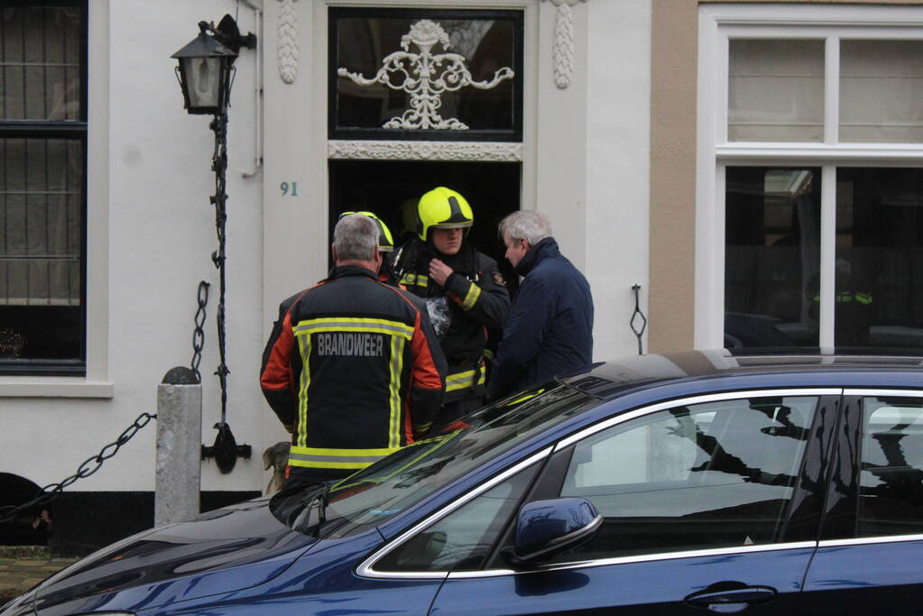 Brandweer verricht metingen na gaslucht