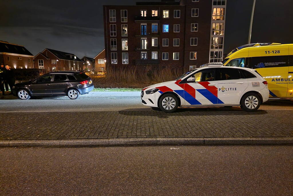 Vrouw op fiets aangereden door automobilist