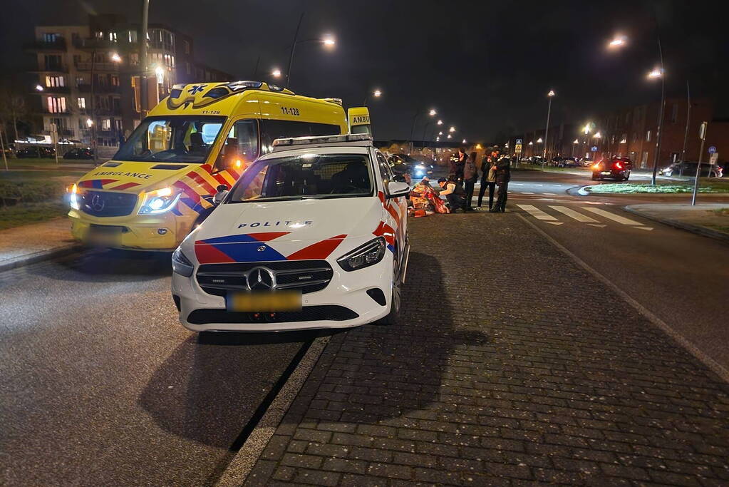 Vrouw op fiets aangereden door automobilist