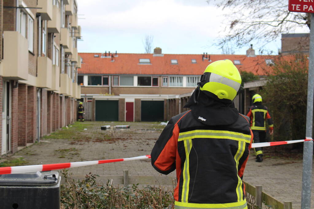 Dakdekkers spullen waaien van dak