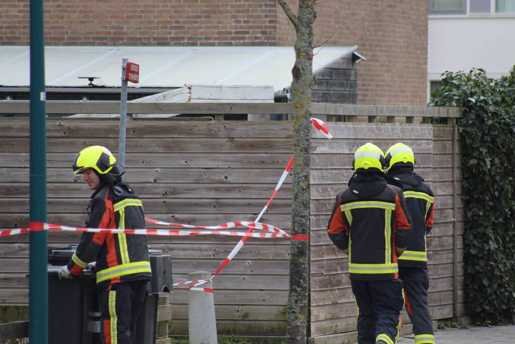 Dakdekkers spullen waaien van dak